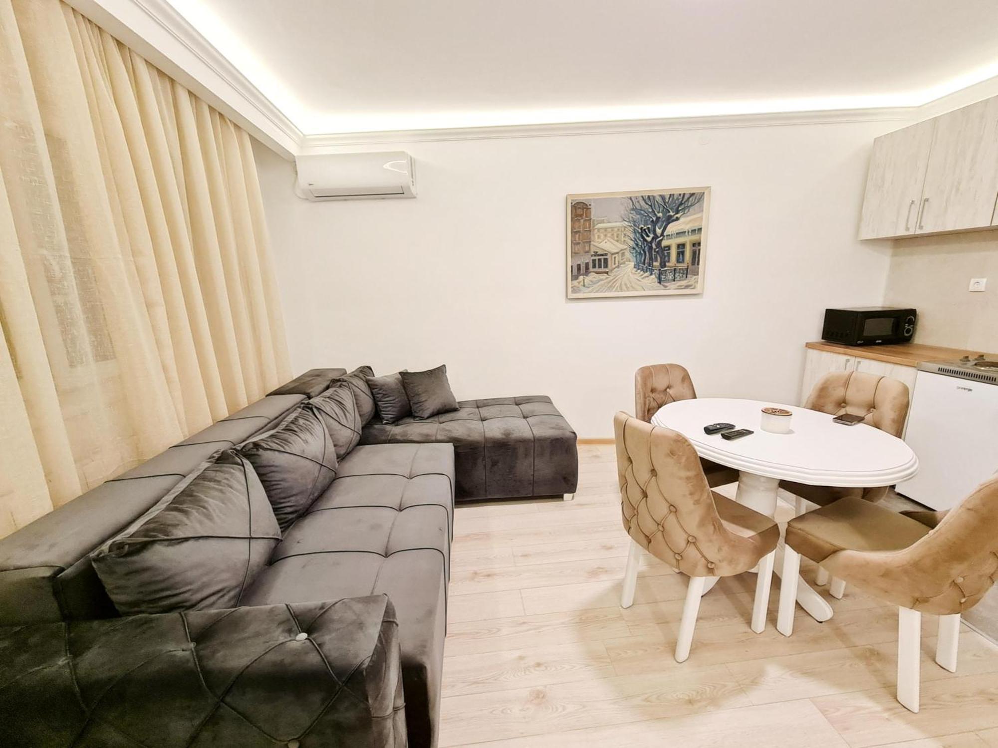 Modern Central Apartments Renovated Belgrado Esterno foto
