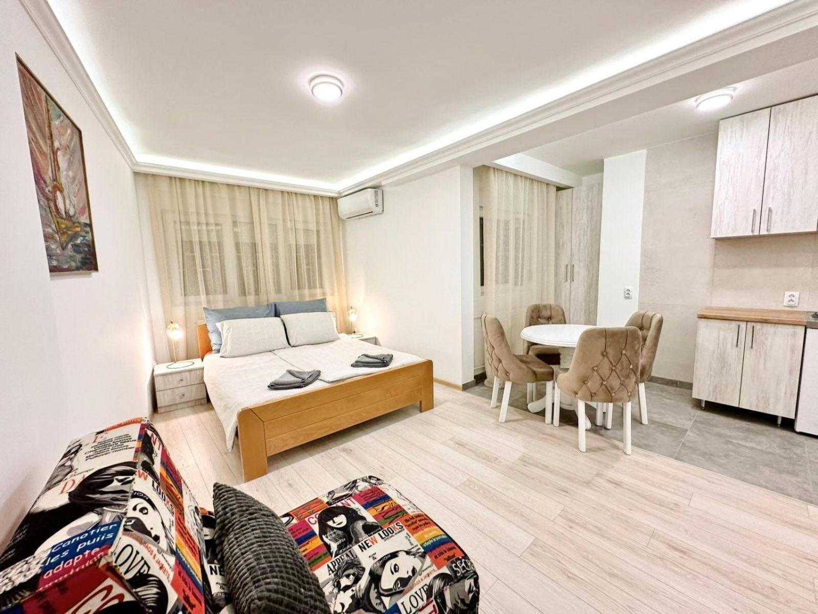 Modern Central Apartments Renovated Belgrado Esterno foto
